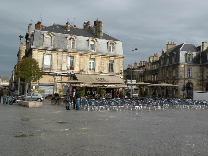  terrasse de pub, place Victoire